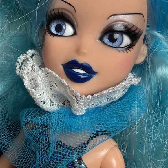 Bratzillaz Bratz Carolina Past - Picture 3 of 4